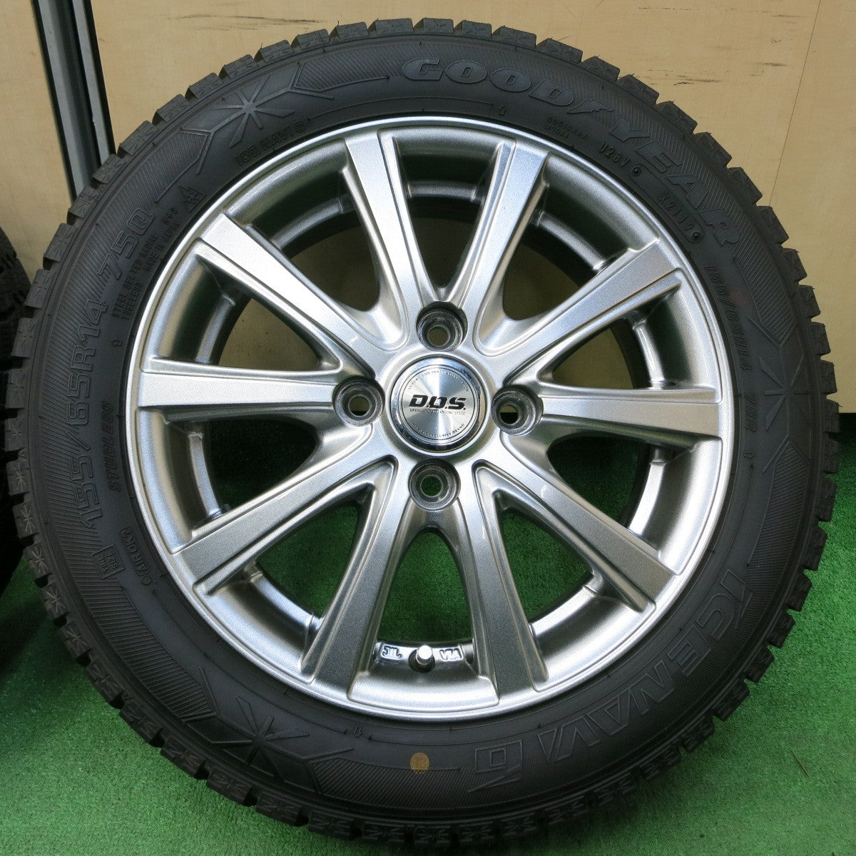 *送料無料* 超バリ溝！キレイ！ほぼ10分★スタッドレス 155/65R14 グッドイヤー アイスナビ6 D.O.S. DOS 14インチ PCD100/4H★4051111イス