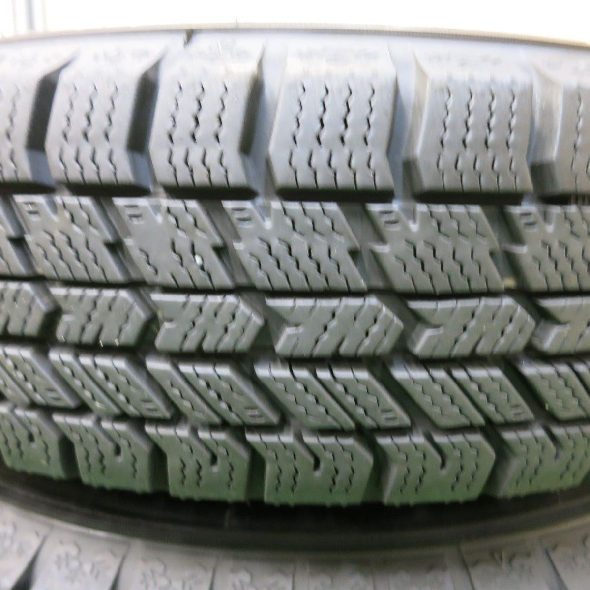 *送料無料* バリ溝！22年！9分★スタッドレス 145/80R13 グッドイヤー アイスナビ8 giro 13インチ PCD100/4H★4090511SYス