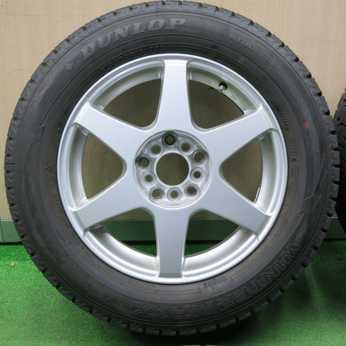 [送料無料] バリ溝！23年！キレイ！9.5分以上★スタッドレス 215/60R16 ダンロップ ウインターマックス WM02 社外 アルミ 16インチ PCD114.3 100/5H マルチ★4121303NJス