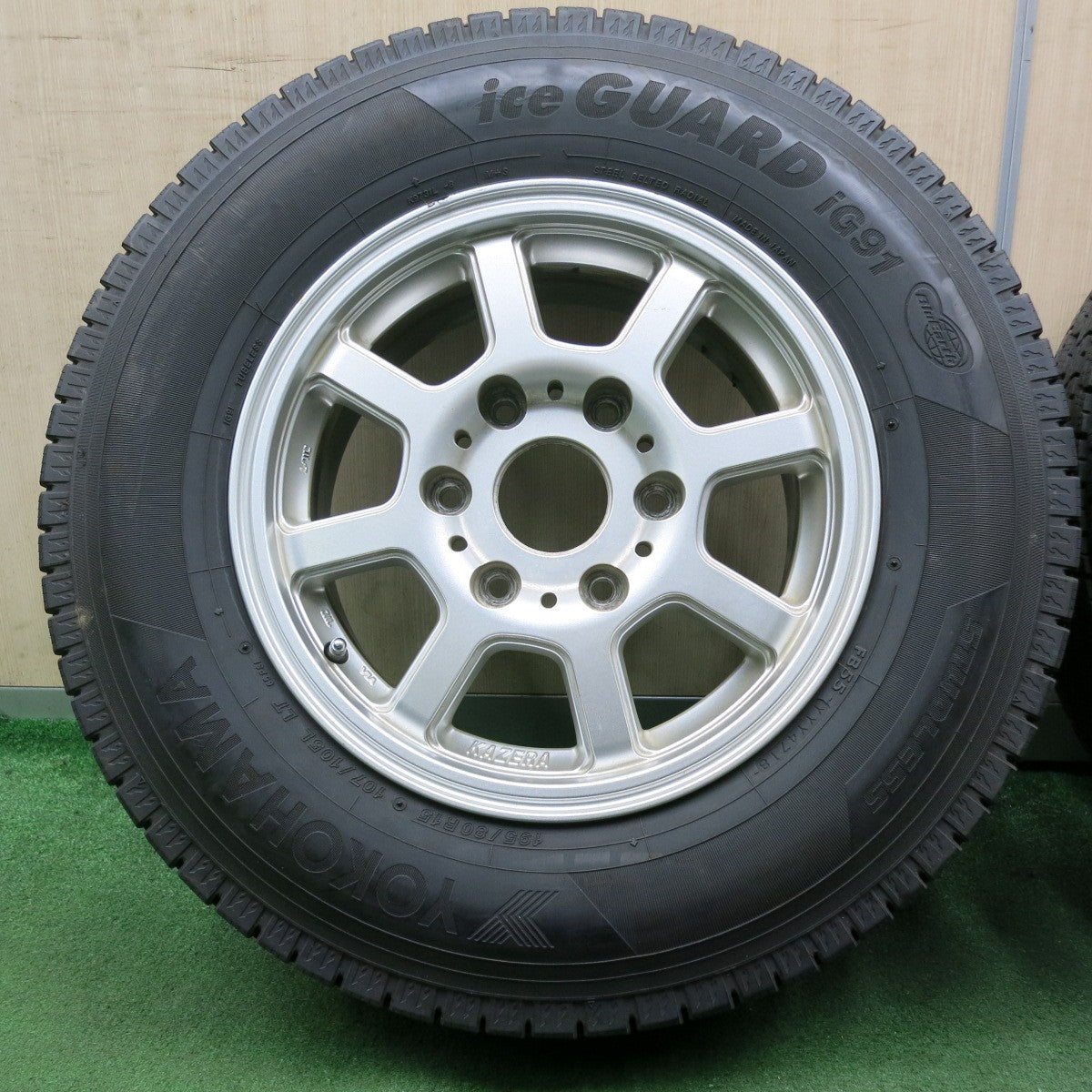 *送料無料* バリ溝！綺麗！9分★ハイエース 等 195/80R15 107/105L スタッドレス ヨコハマ アイスガード iG91 KAZERA  H200 カゼラ PCD139.7/6H★4070203NJス