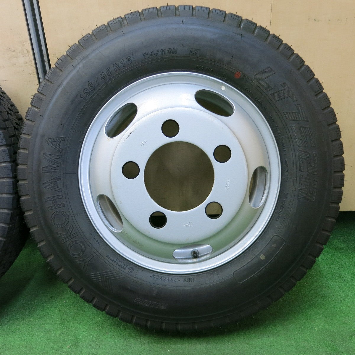 *送料無料* 未使用！22年★トラック タイヤ 195/85R16 114/112N ヨコハマ LT752R TOPY スチール 16インチ PCD203.2/5H★4061504ナス