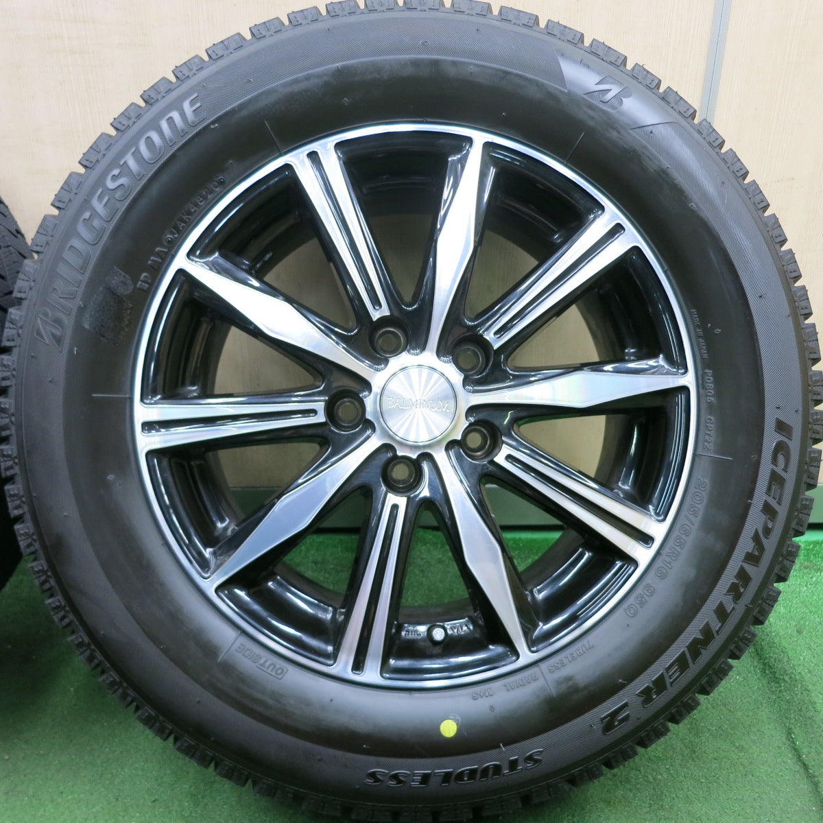 *送料無料* バリ溝！20年！キレイ！9.5分★スタッドレス 205/65R16 ブリヂストン アイスパートナー2 BALMINUM バルミナ 16インチ PCD114.3/5H★4063007HAス