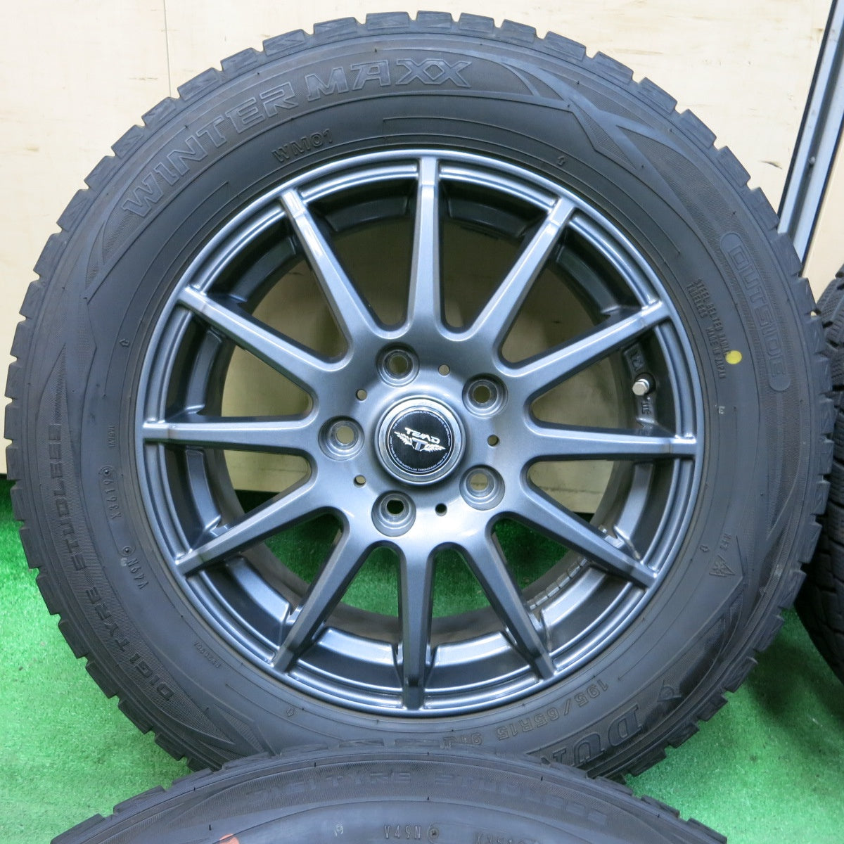 *送料無料* バリ溝！キレイ！8.5分★スタッドレス 195/65R15 ダンロップ ウインターマックス WM01 TEAD テッド 15インチ PCD114.3/5H★4082903SYス