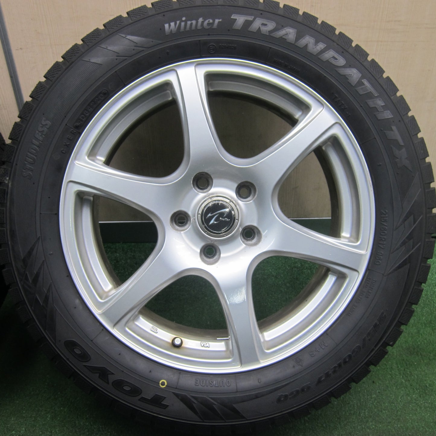 *送料無料* 超バリ溝！22年！ほぼ10分★スタッドレス 215/60R17 ブリヂストン ブリザック VRX3 トーヨー ウインタートランパス TX Treffer トレファー PCD114.3/5H★4041603TNス