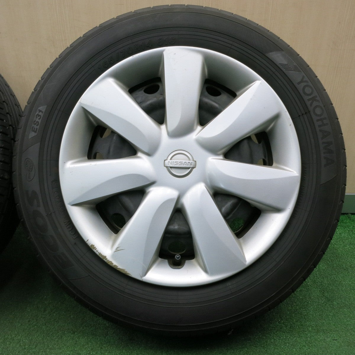 *送料無料* バリ溝！ほぼ10分★日産 ノート マーチ 純正 スチール 165/70R14 ヨコハマ エコス ES31 14インチ PCD100/4H★4042901NJノ