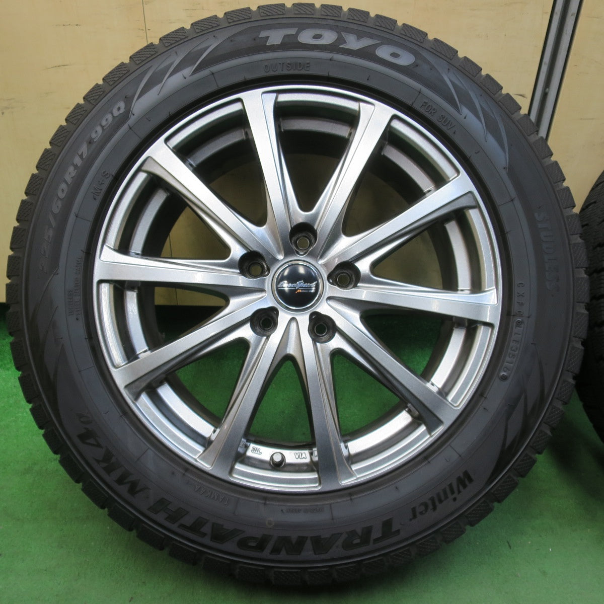 [送料無料] バリ溝！キレイ！9分★スタッドレス 225/60R17 トーヨー ウインター トランパス MK4α Eurospeed MANARAY SPORT 17インチ PCD114.3/5H★5012406イス