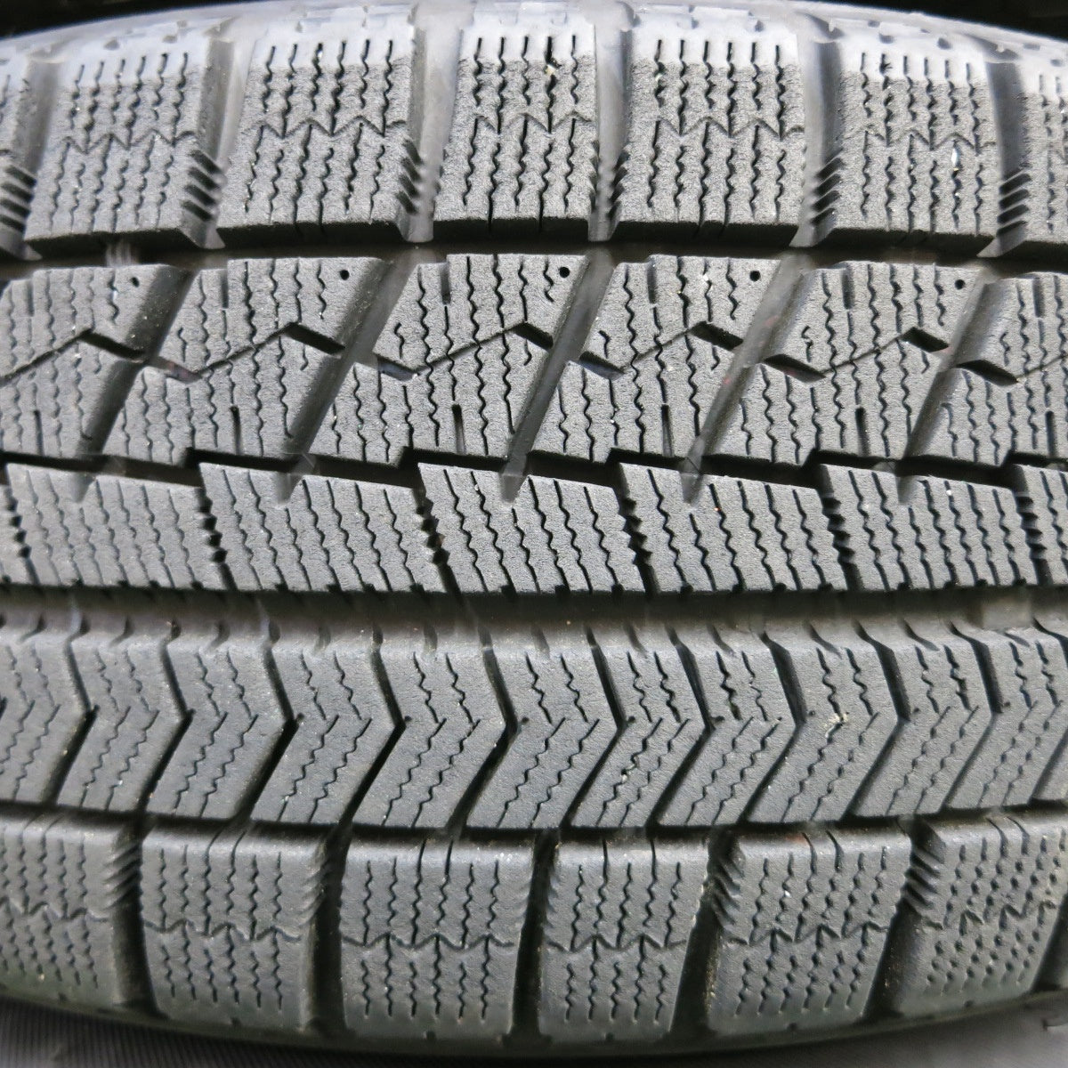 *送料無料* バリ溝！9分★スタッドレス 185/60R15 ブリヂストン ブリザック VRX BALMINUM バルミナ 15インチ PCD100/5H★4041005イス