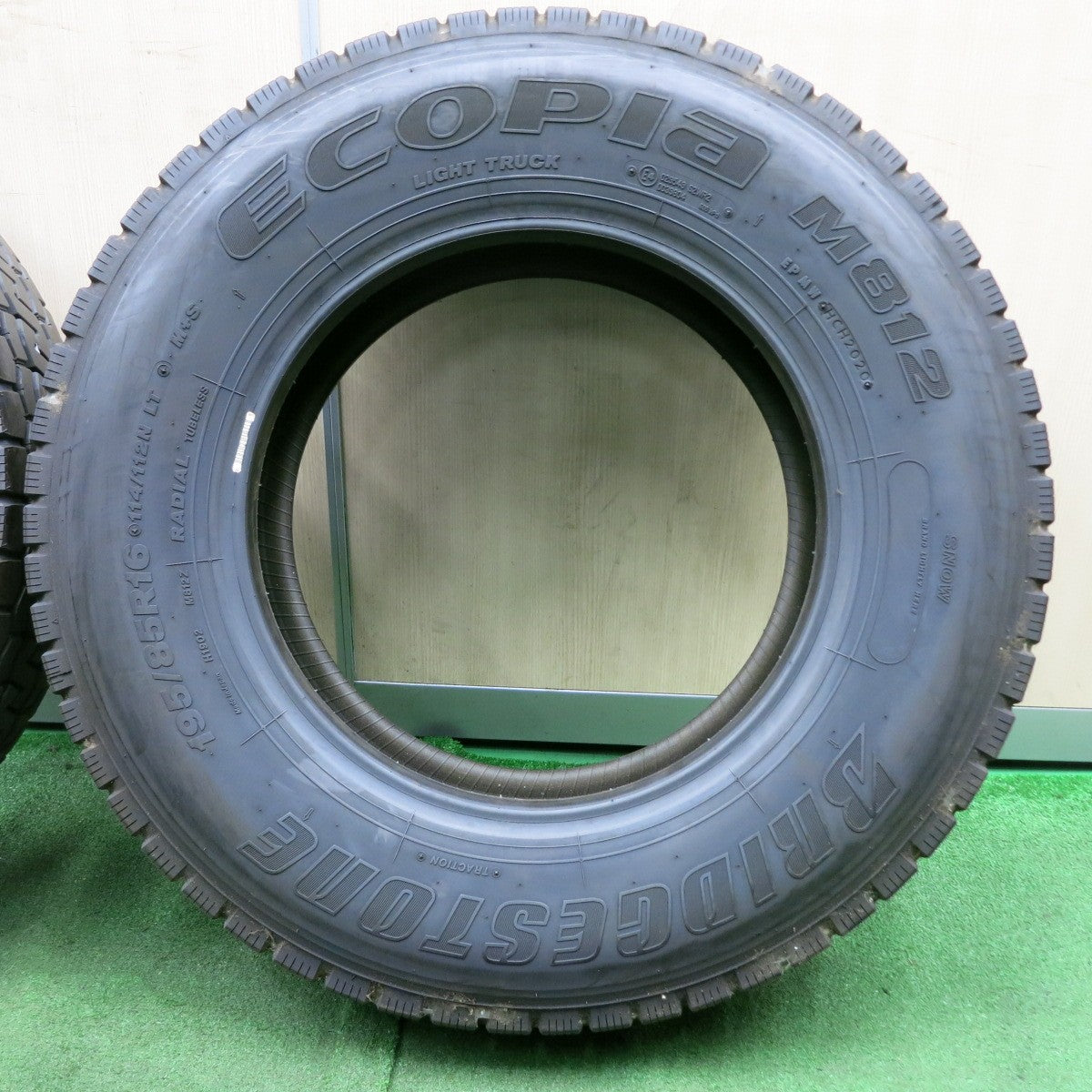 *送料無料* バリ溝！20年！9.5分★トラック タイヤ 195/85R16 114/112N ブリヂストン エコピア M812 ミックス オールシーズン 16インチ★4071309NJスタ