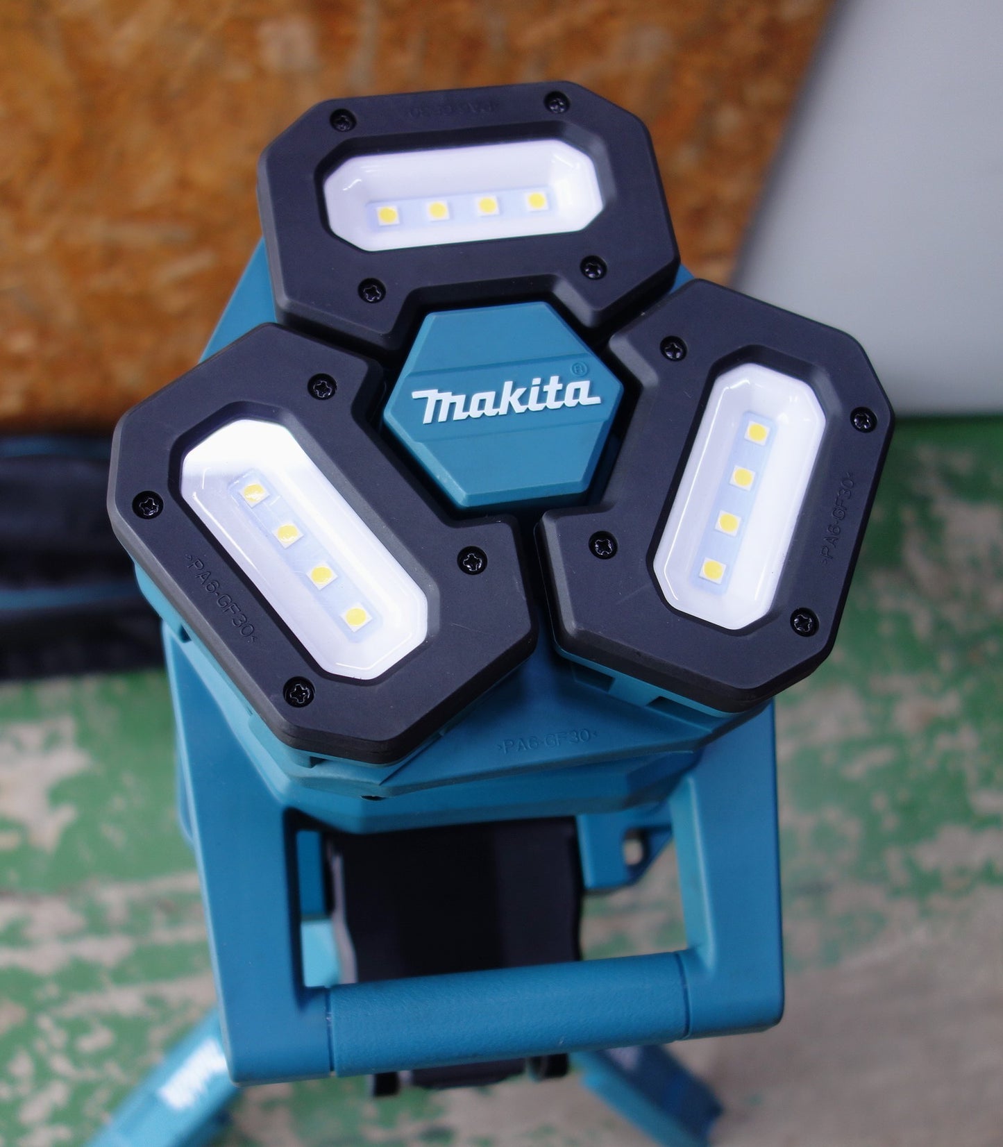 [送料無料] 美品◆makita マキタ 充電式タワーライト ML814 投光器 照明 専用ショルダーバッグ付 本体のみ◆