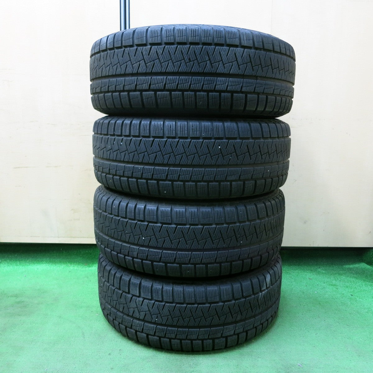 送料無料] バリ溝！キレイ！8.5分☆スタッドレス 215/60R16 ピレリ アイスアシンメトリコ TEAD テッド 16インチ PCD |  名古屋/岐阜の中古カー用品・工具の買取/販売ならガレージゲット