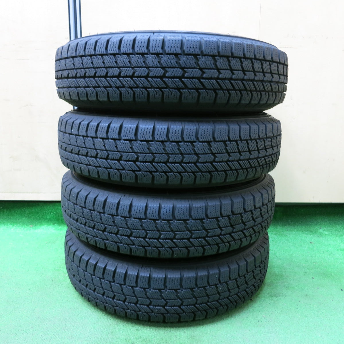 *送料無料* バリ溝！22年！9分★スタッドレス 145/80R13 グッドイヤー アイスナビ8 giro 13インチ PCD100/4H★4090511SYス