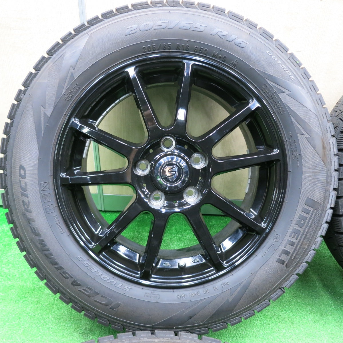 [送料無料] キレイ★スタッドレス 205/65R16 ピレリ アイスアシンメトリコ STRANGER ストレンジャー 16インチ PCD114.3/5H★4112703TNス