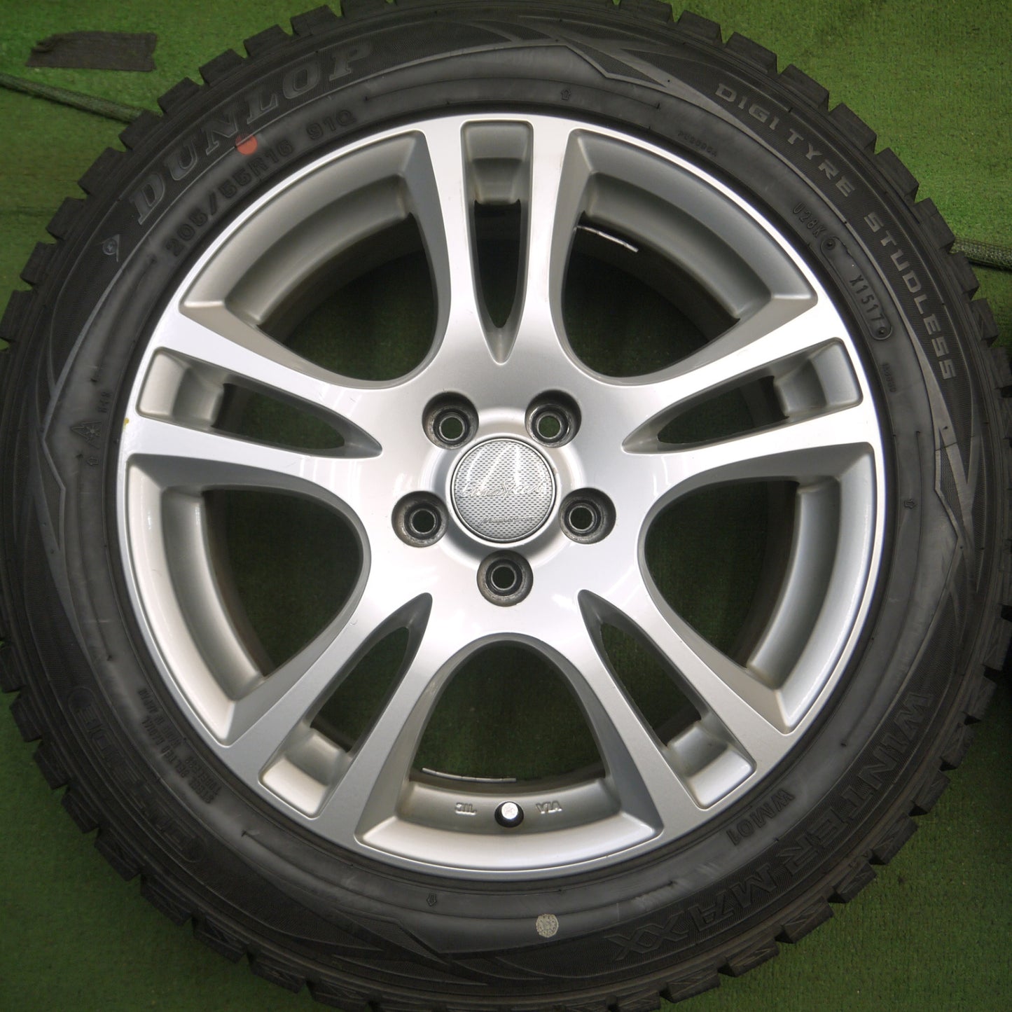 *送料無料* 超バリ溝！綺麗！ほぼ10分★スタッドレス 205/55R16 ダンロップ ウインターマックス WM01 EuroSpeed MANARAY SPORT PCD100/5H★4040105Hス