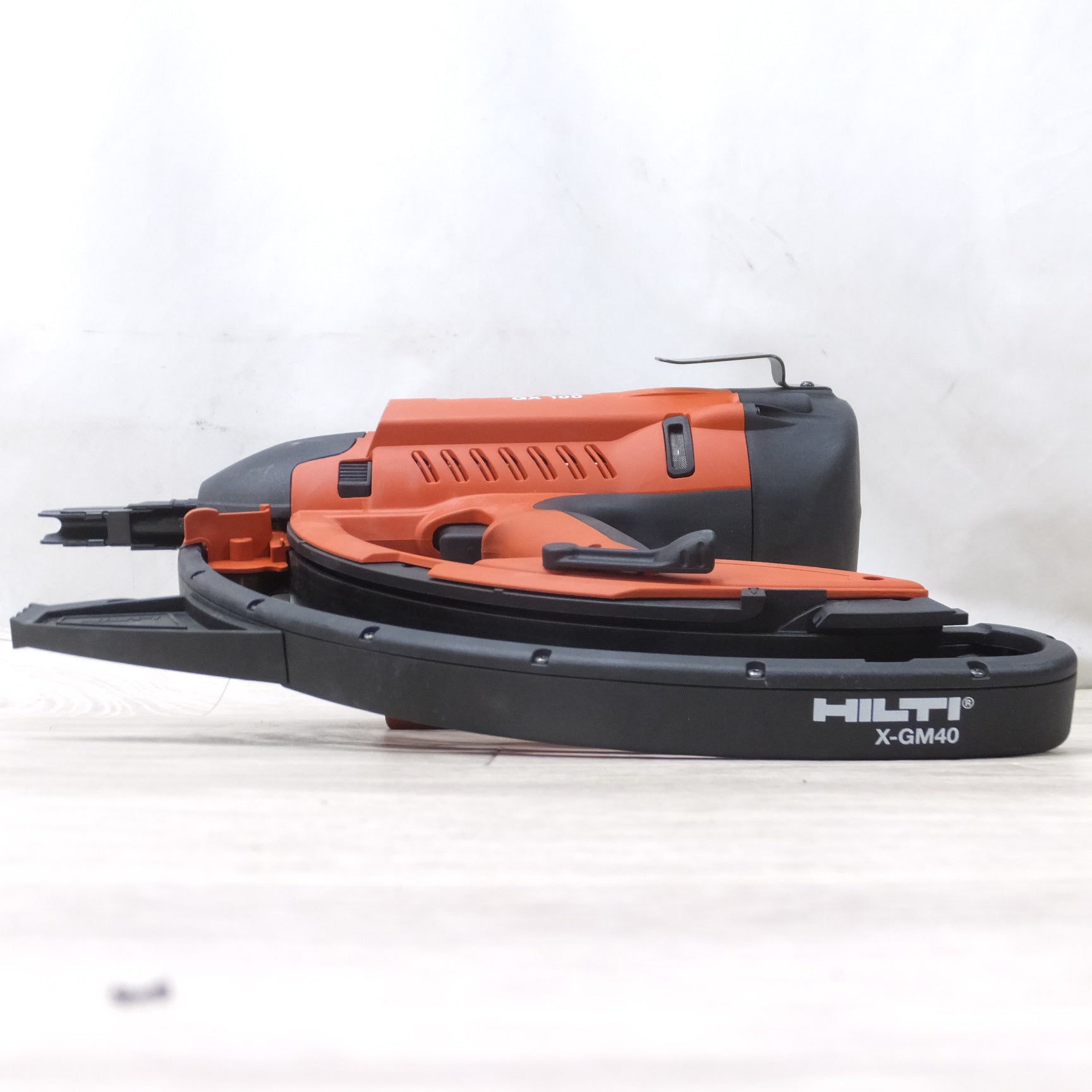 [送料無料] 付属品付き◆ヒルティ HILTI ガス式 鋲打機 ガス ネイラ GX100 釘打機 ガス銃 マガジン ケース ガス抜き ピン 等 現状品◆