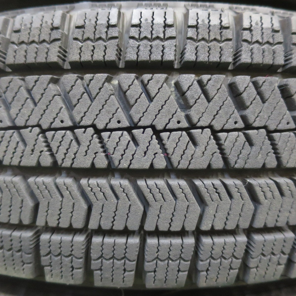 [送料無料] バリ溝！22年！キレイ！9.5分★スタッドレス 155/65R14 ブリヂストン ブリザック VRX2 BALMINUM バルミナ 14インチ PCD100/4H★4100704イス