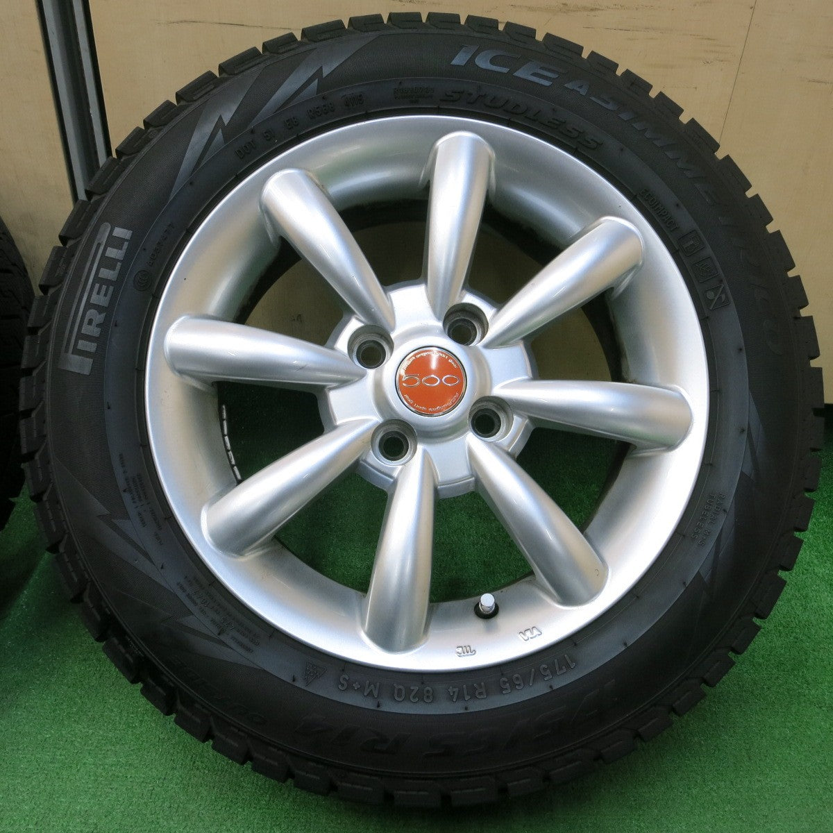 *送料無料* バリ溝！キレイ！8.5分★FIAT フィアット 500 AGA TAS 175/65R14 スタッドレス ピレリ アイスアシンメトリコ 14インチ PCD98/4H★4042502イス