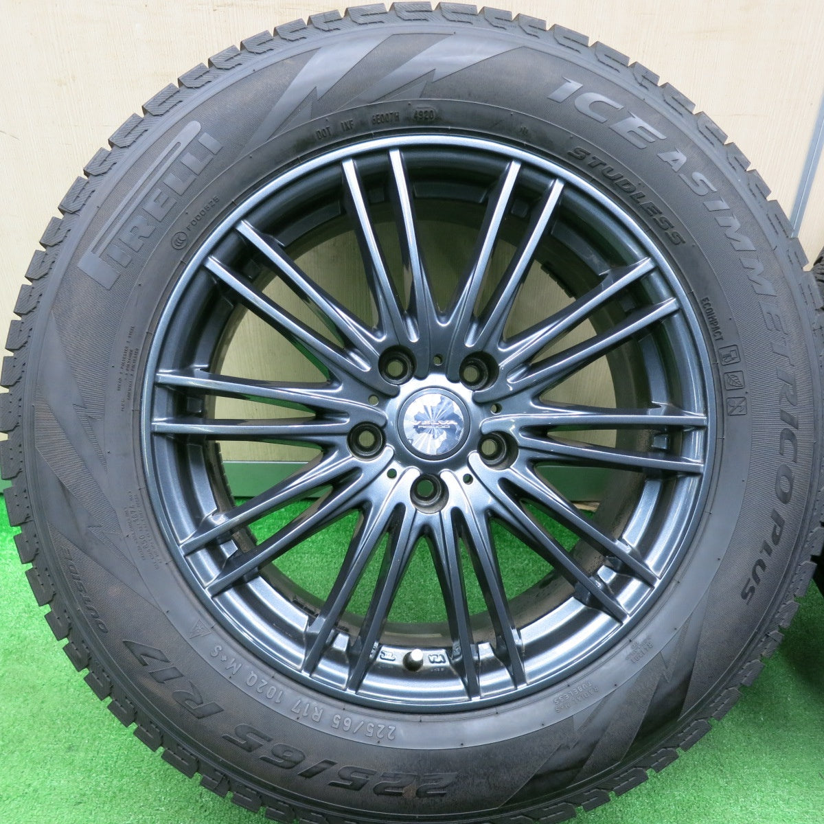 [送料無料] バリ溝！20年！キレイ！9.5分以上★スタッドレス 225/65R17 ピレリ アイスアシンメトリコ プラス VELVA AGUDO ヴェルヴァ 17インチ PCD114.3/5H★4120904TNス