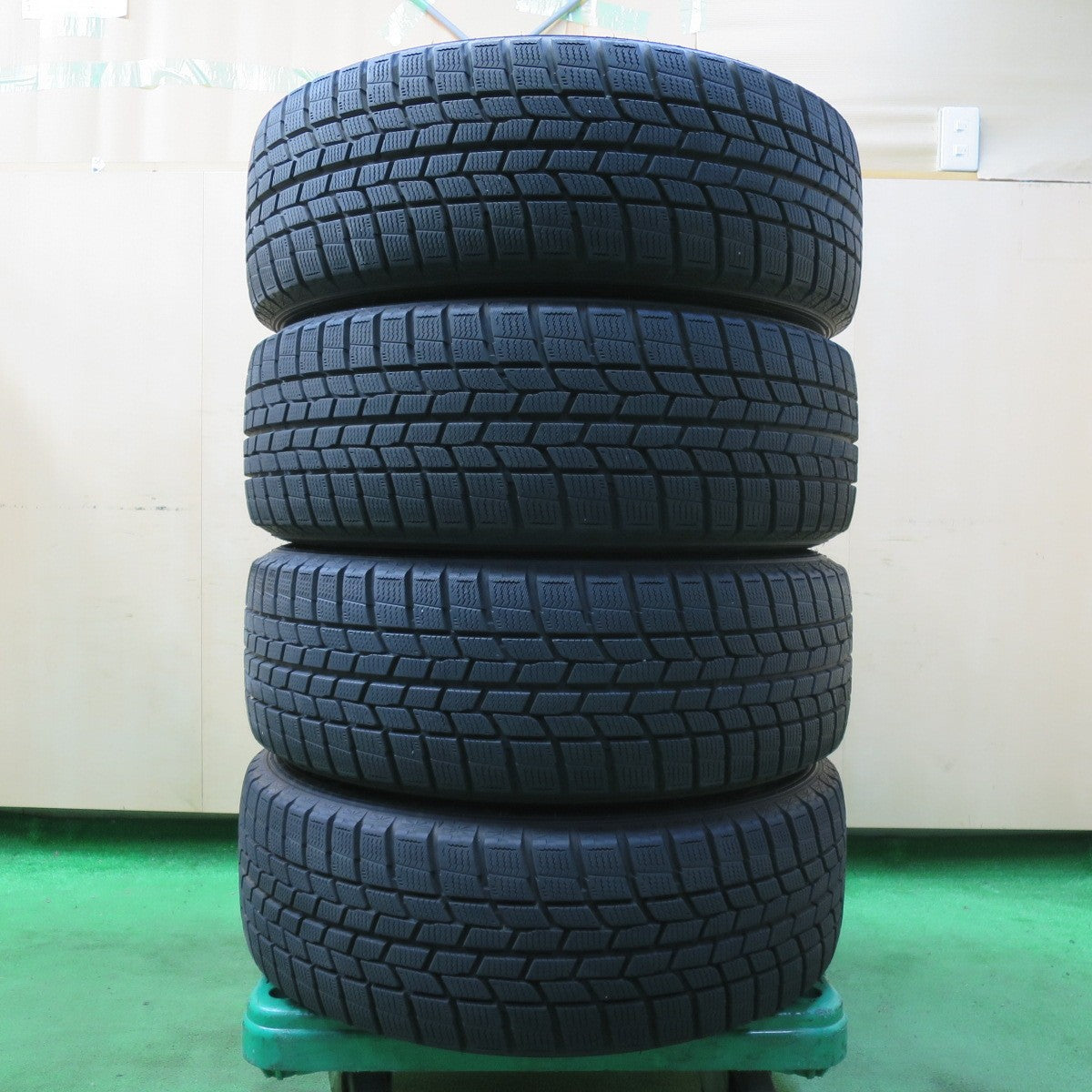 *送料無料* バリ溝！キレイ！9.5分以上★ワーゲン 等 AGA Dorf 215/55R17 スタッドレス グッドイヤー アイスナビ6 17インチ ドルフ PCD112/5H★4082709イス