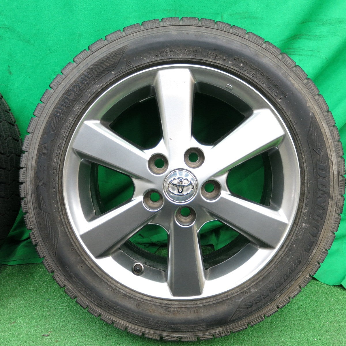 *送料無料* バリ溝！8.5分★トヨタ アイシス 純正 205/55R16 スタッドレス ダンロップ DSX 16インチ PCD114.3/5H★4042705ナス