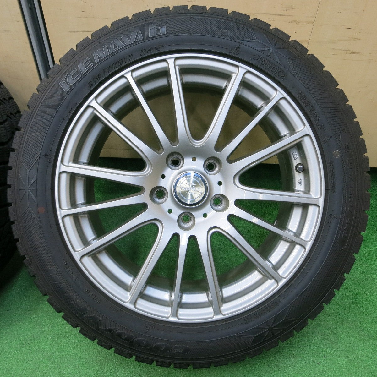 *送料無料* バリ溝！キレイ！9分★スタッドレス 215/55R17 グッドイヤー アイスナビ6 ravrion Selzer ラブリオン 17インチ PCD114.3/5H★4032705イス