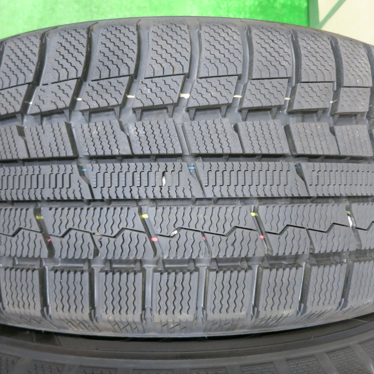 [送料無料] 超バリ溝！23年！9.5分以上★スタッドレス 225/60R17 トーヨー ウインター トランパス TX RiZLEY ライツレー 17インチ PCD114.3/5H★4111101NJス