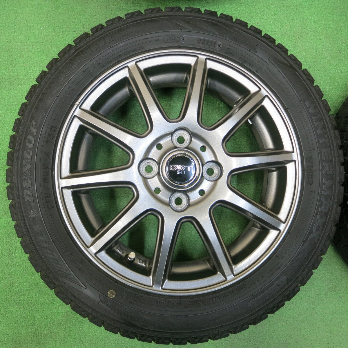 *送料無料* バリ溝！21年！綺麗！9.5分★スタッドレス 155/65R14 ダンロップ ウインターマックス WM02 BWT 541 14インチ PCD100/4H★4042711イス