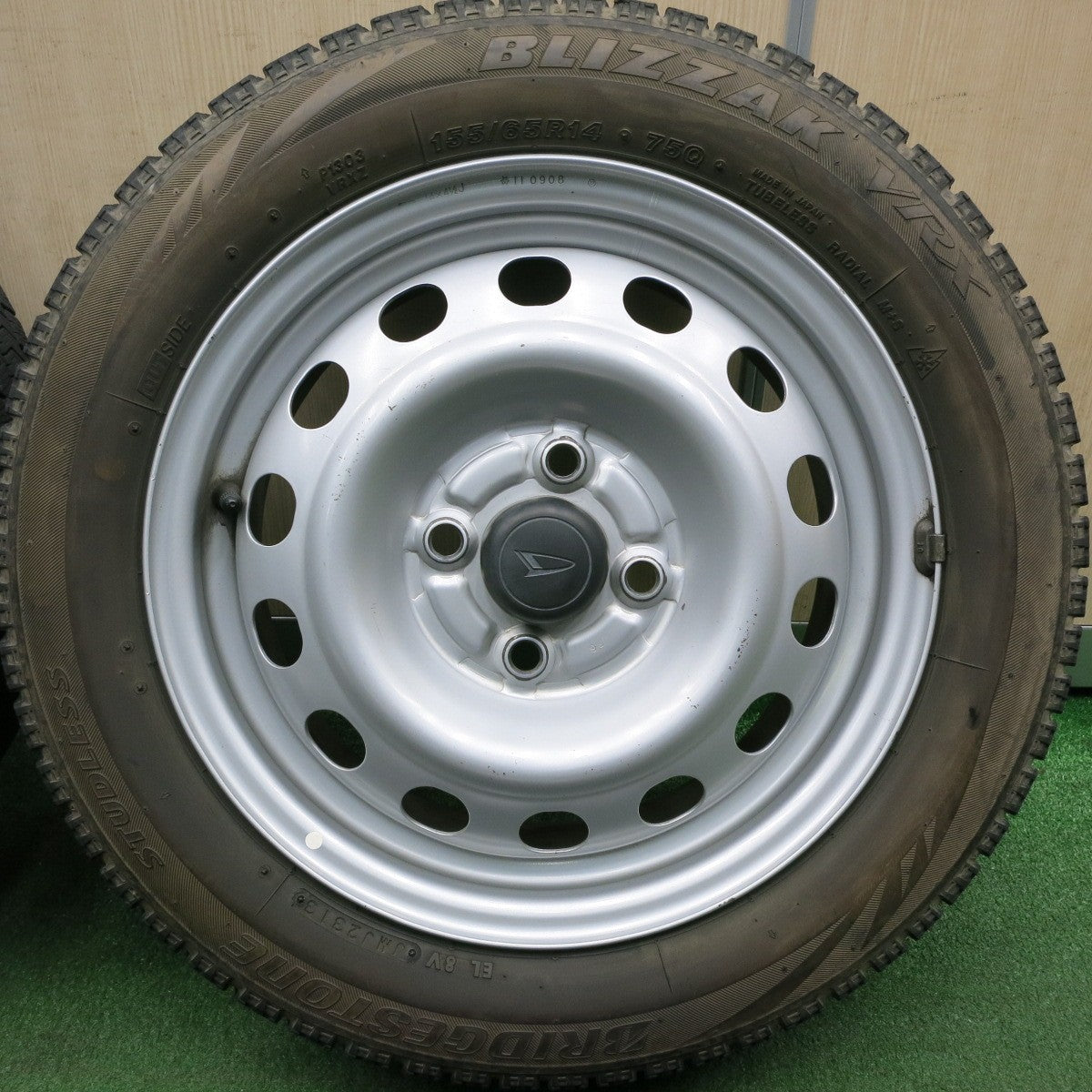 *送料無料* キレイ★ダイハツ ムーヴ 純正 スチール 155/65R14 スタッドレス ブリヂストン ブリザック VRX 14インチ PCD100/4H★4050801HAス