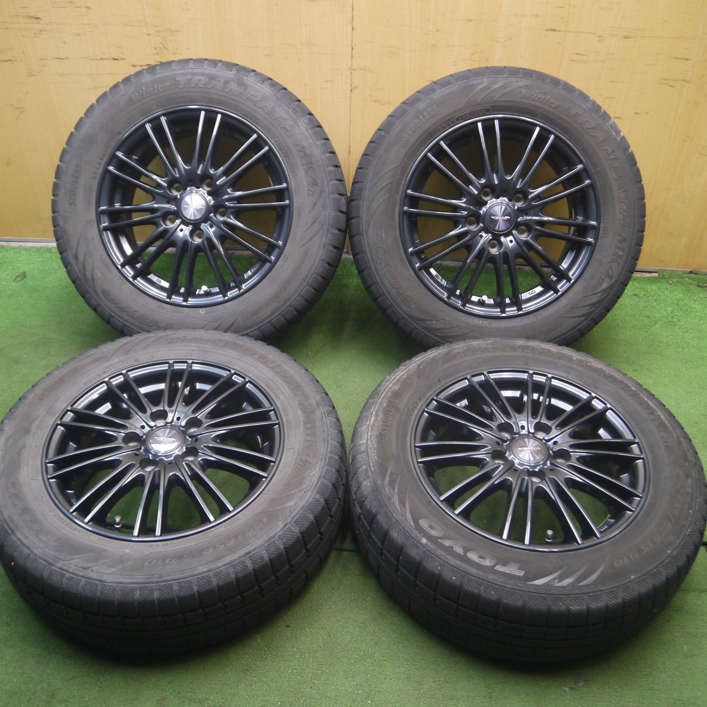 *送料無料* キレイ★スタッドレス 195/65R15 トーヨー ウインター トランパス MK4 VELVA AGUDO ヴェルヴァ PCD114.3/5H★4072206Hス