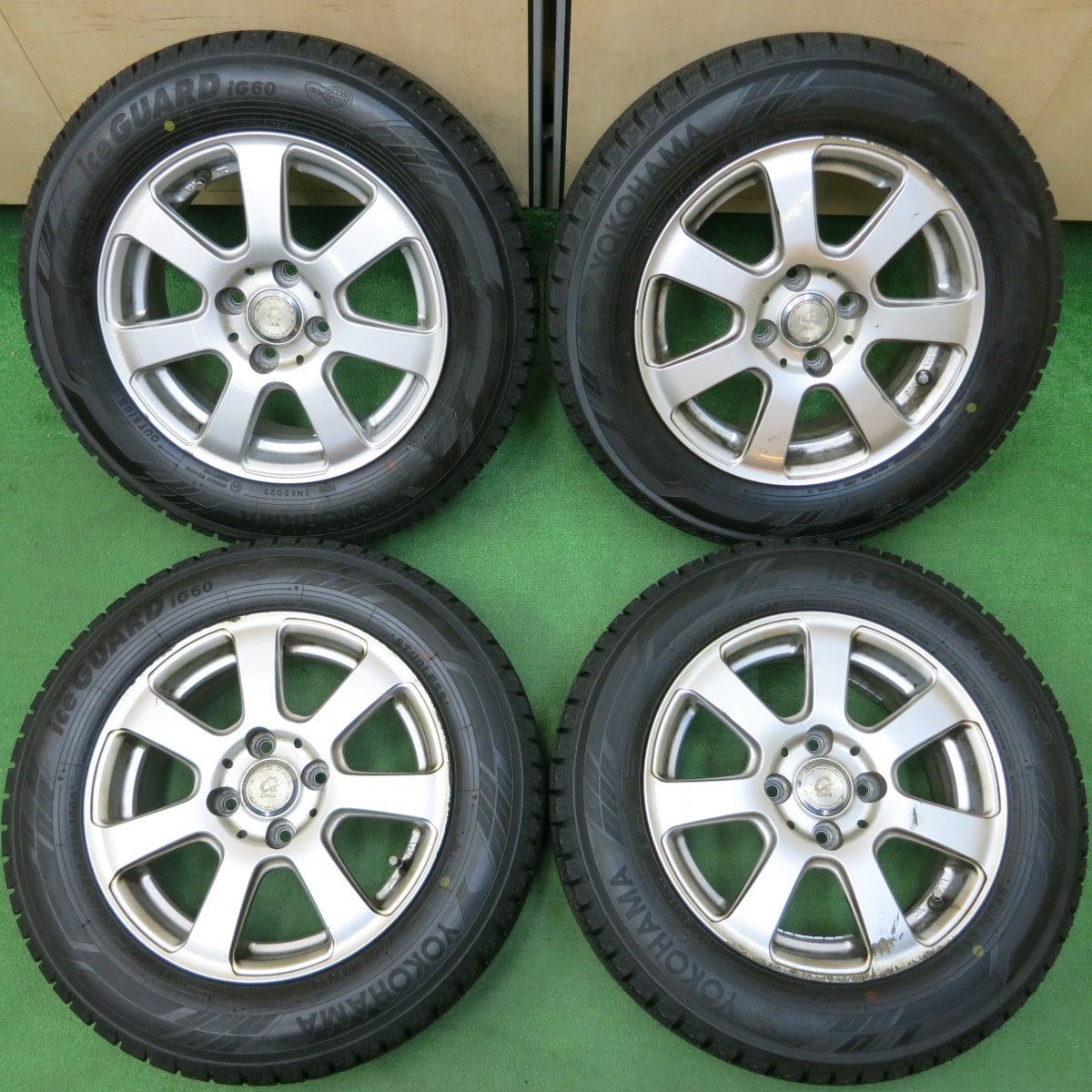 *送料無料* バリ溝！22年！ほぼ10分★スタッドレス 175/65R14 ヨコハマ アイスガード iG60 Grave 14インチ PCD100/4H★4042505イス