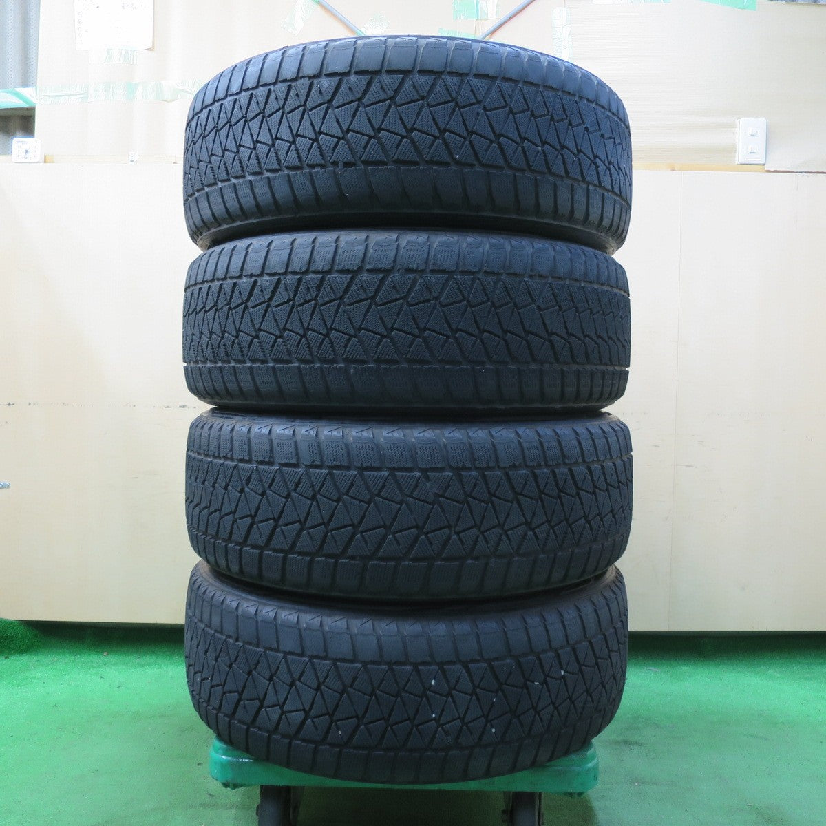 *送料無料* 4本価格★スタッドレス 235/55R20 ブリヂストン ブリザック DM-V2 MANARAY SPORT マナレイスポーツ PCD114.3/5H★4072901イス