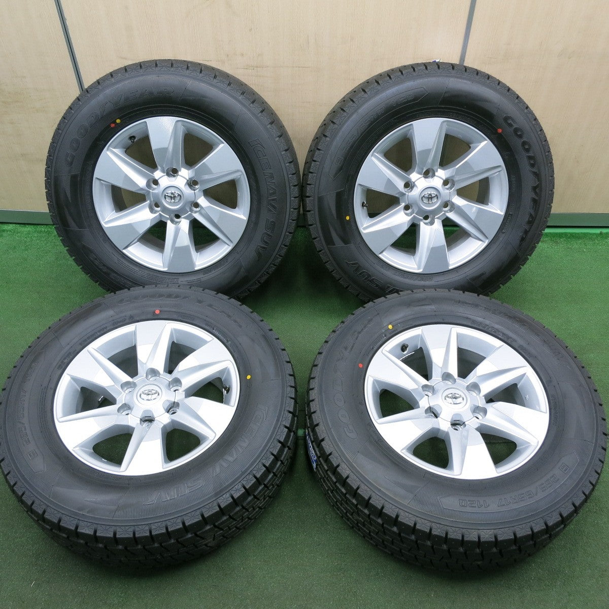 *送料無料* 未使用！23年★トヨタ 150系 ランクル プラド 後期 純正 265/65R17 スタッドレス グッドイヤー アイスナビ SUV PCD139.7/6H★4051502HAス