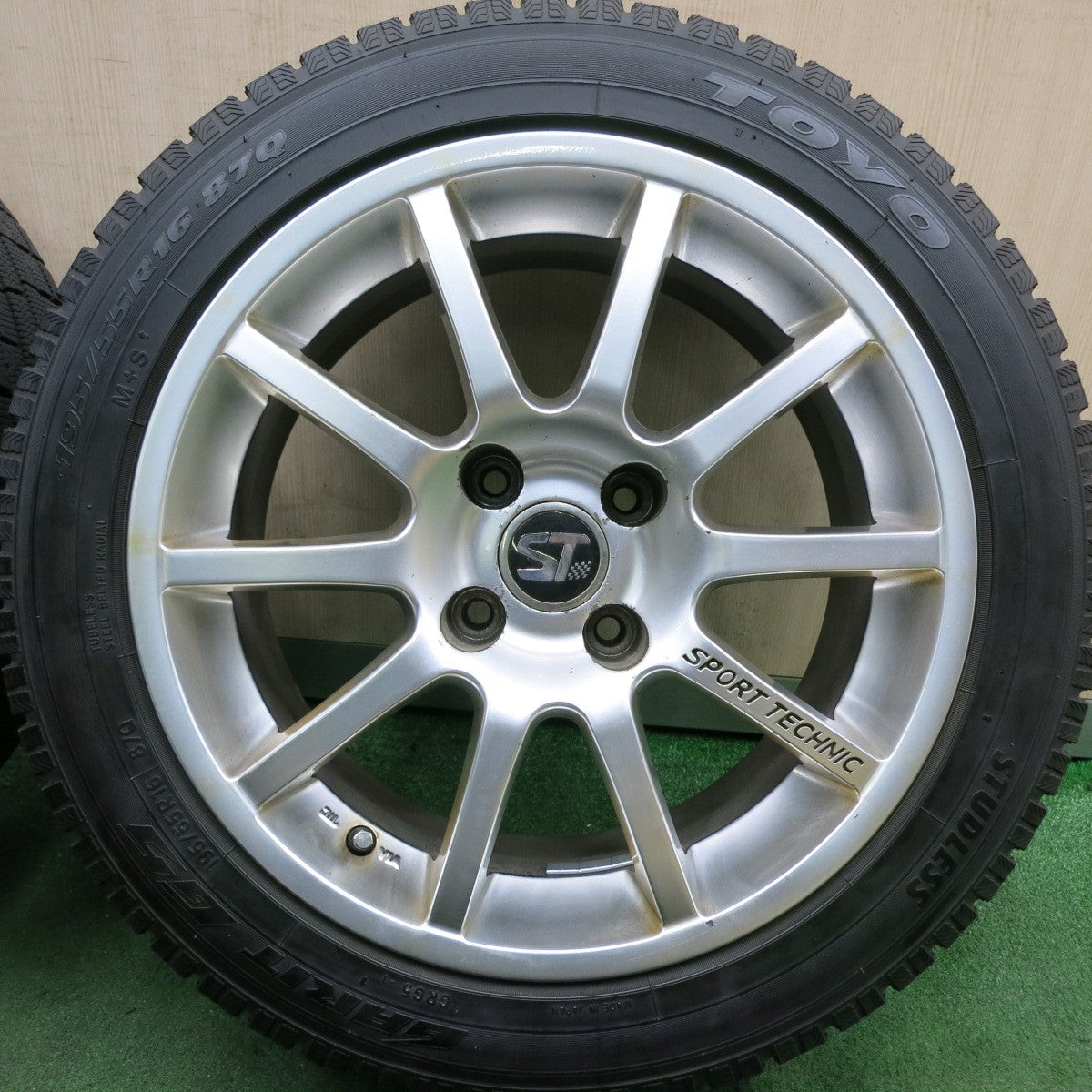 *送料無料* バリ溝！9.5分以上★プジョー 等 SPORT TECHNIC 195/55R16 スタッドレス トーヨー ガリット G5 スポーツテクニック PCD108/4H★4061104HAス