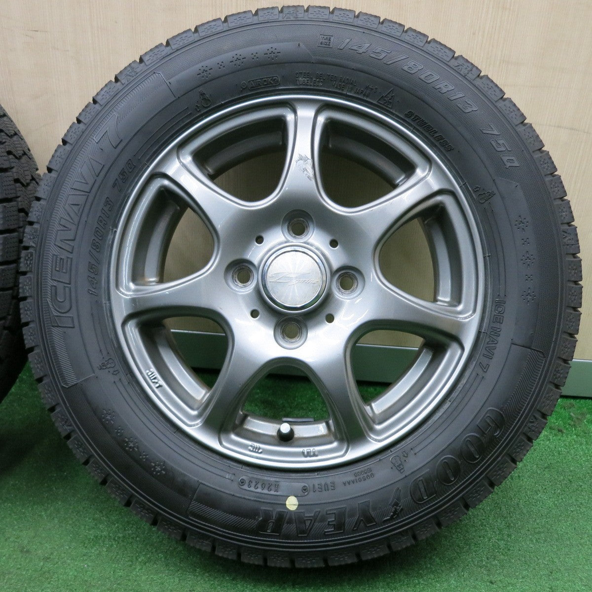 *送料無料* バリ溝！23年！ほぼ10分★スタッドレス 145/80R13 グッドイヤー アイスナビ7 Esprine 13インチ PCD100/4H★4032904NJス