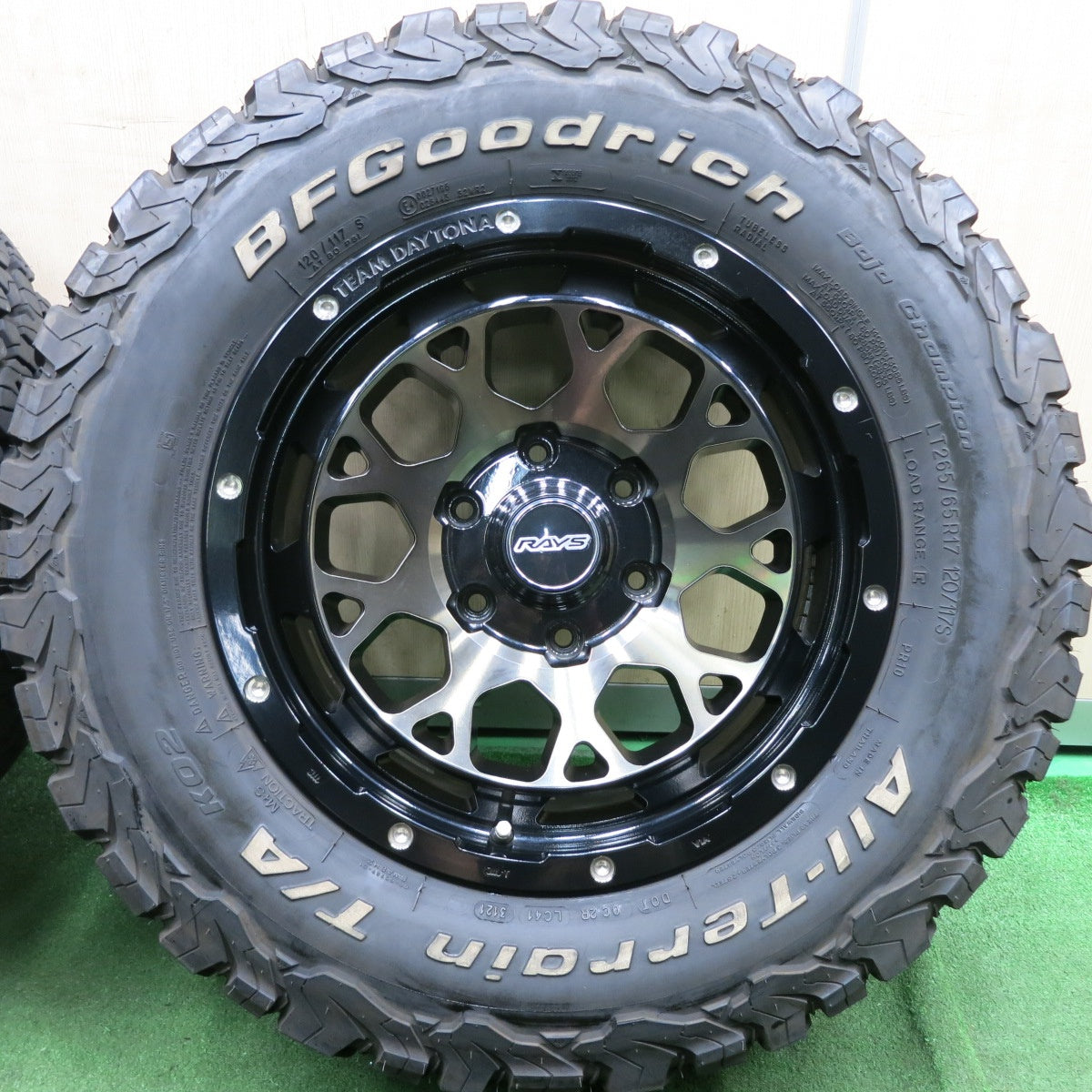 *送料無料* バリ溝！21年！綺麗！9.5分★RAYS TEAM DAYTONA M9 265/65R17 120/117S BFグッドリッチ All-Terrain T/A KO2 レイズ デイトナ PCD139.7/6H★4071102HAノ