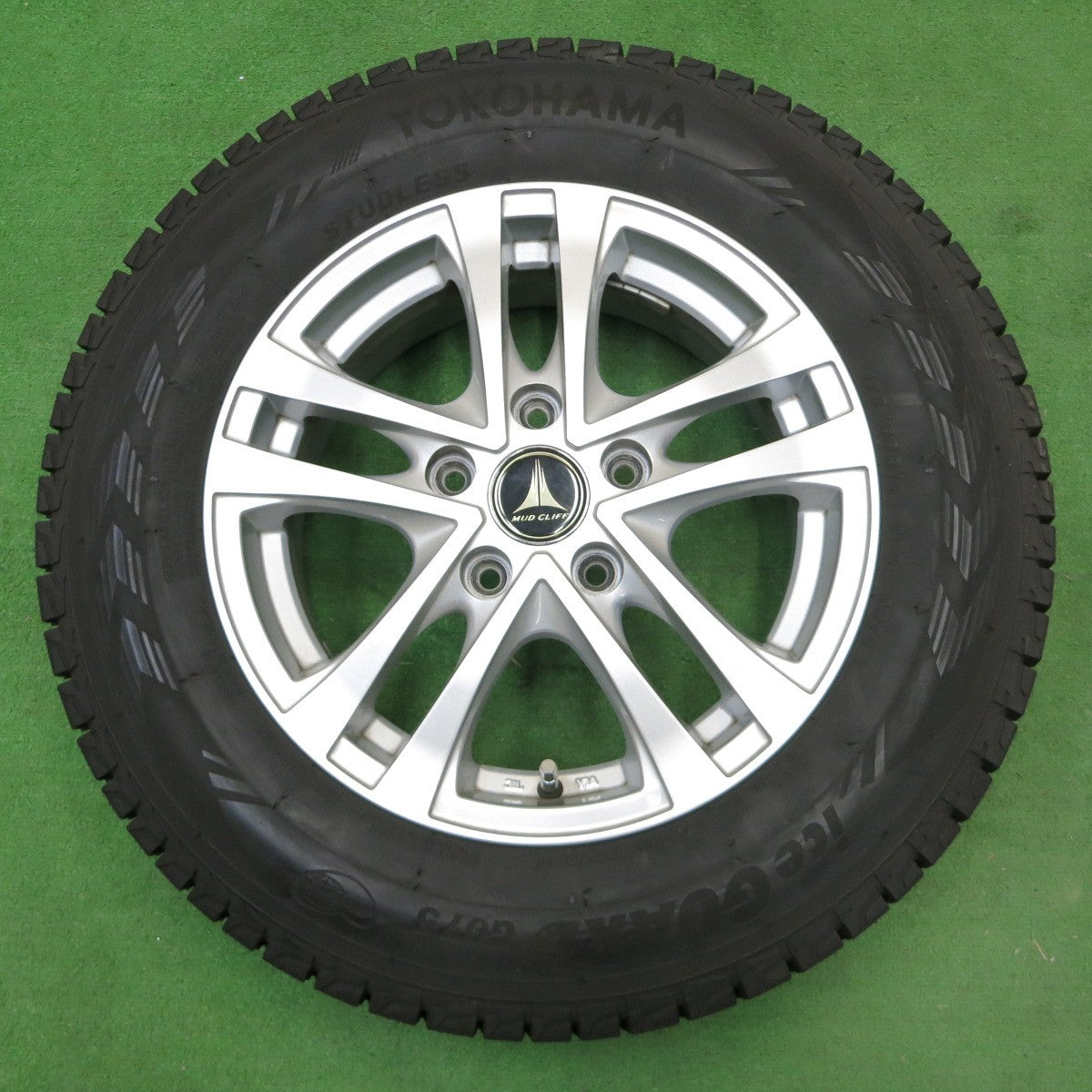 *送料無料* バリ溝！キレイ！8.5分★スタッドレス 175/80R15 ヨコハマ アイスガード G075 MUD CLIFF マッドクリフ 15インチ PCD114.3/5H★4062904ナス