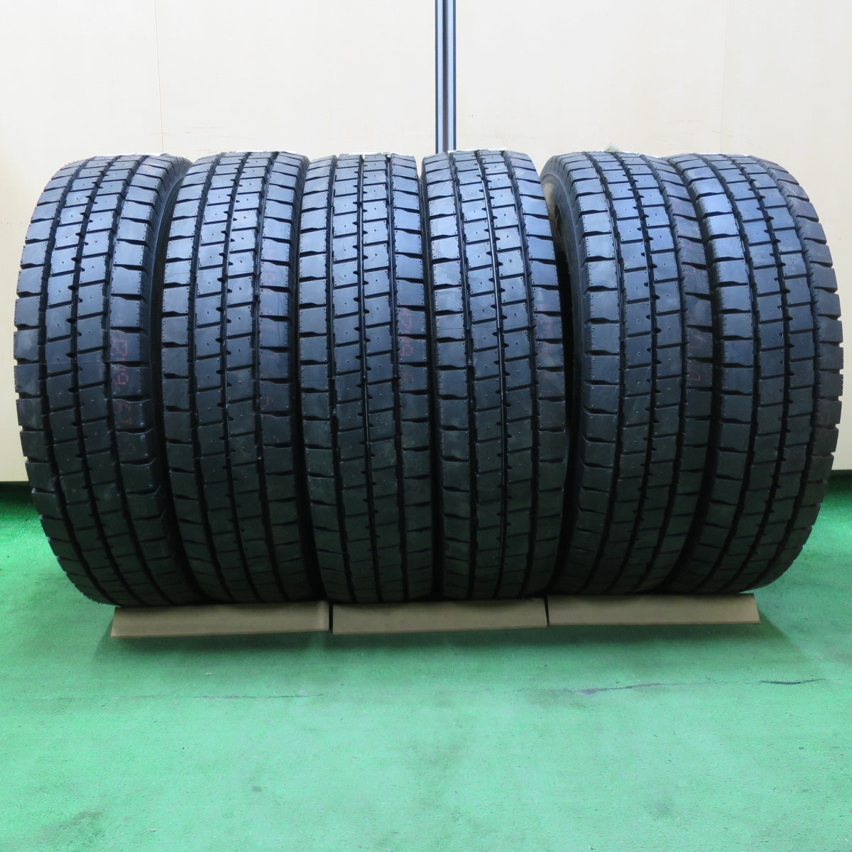 *送料無料* 未使用！22年★トラック タイヤ 205/80R17.5 120/118N ブリヂストン デュラビス G640 17.5インチ★4071505イノタ