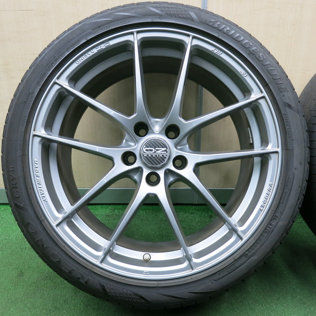 *送料無料* キレイ★O・Z RACING 245/40R19 ブリヂストン レグノ GRV2 OZレーシング 19インチ PCD114.3/5H★4051104NJノ