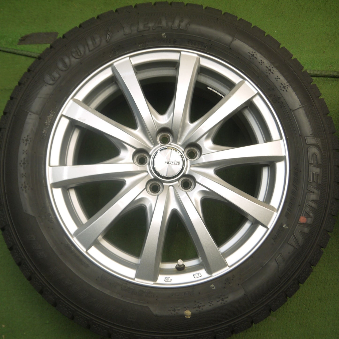 *送料無料* バリ溝！22年！キレイ！9.5分★スタッドレス 195/65R16 グッドイヤー アイスナビ7 ravrion RS01 ラブリオン 16インチ PCD100/5H★4043006Hス