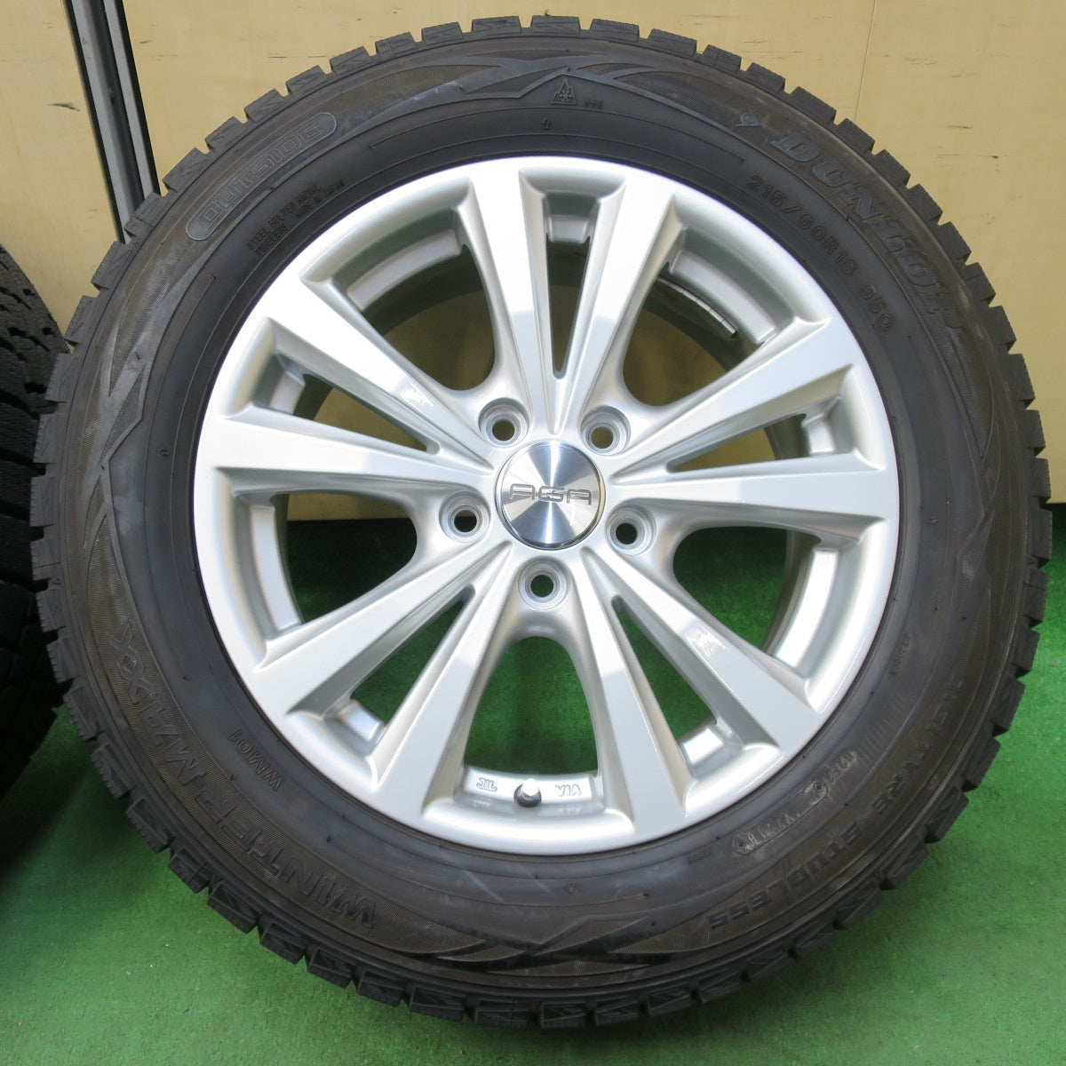 [送料無料] バリ溝！キレイ！ほぼ10分★アウディ ワーゲン 等 AGA DORF 215/60R16 スタッドレス ダンロップ ウインターマックス WM01 16インチ PCD112/5H★4121102イス