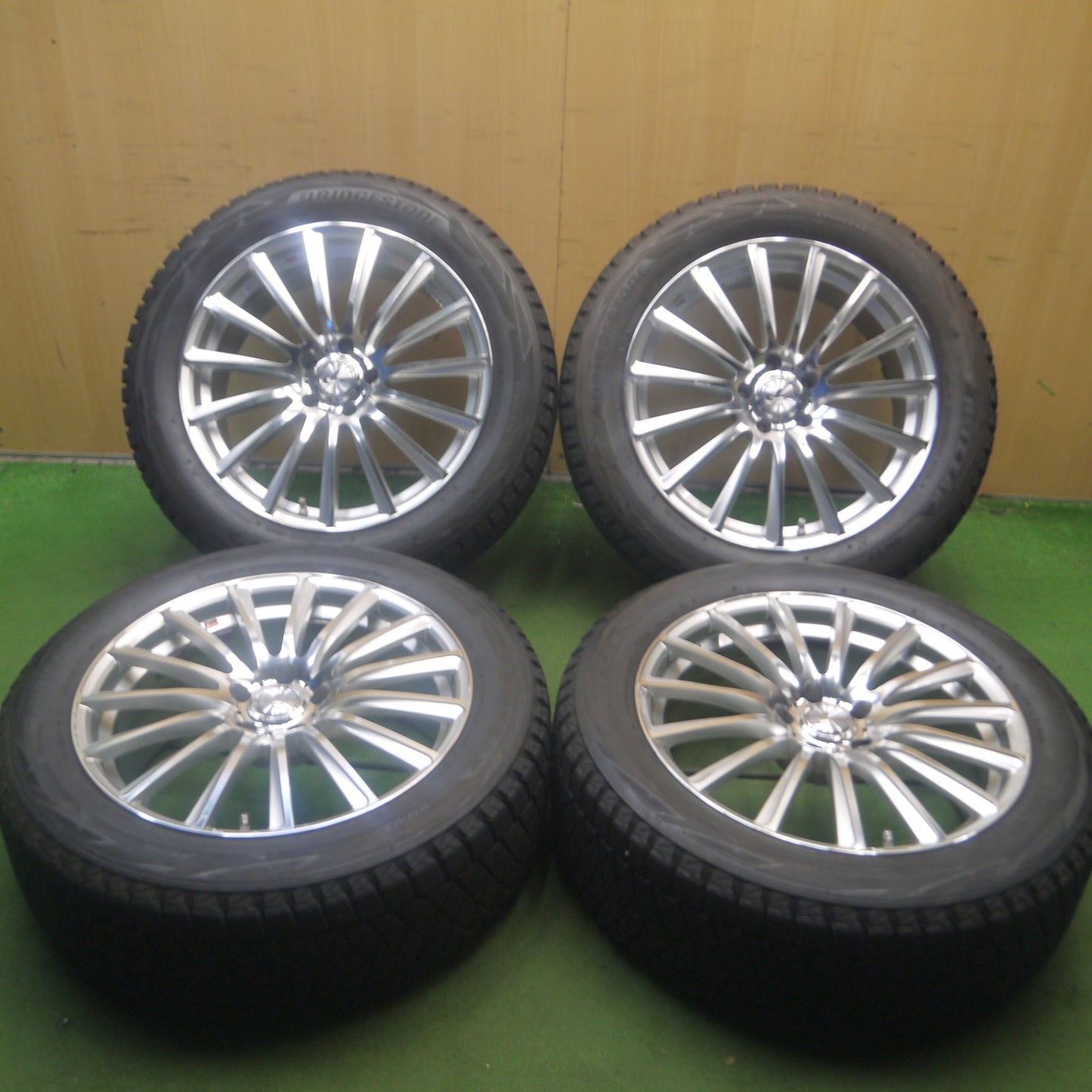 *送料無料* バリ溝！9分★スタッドレス LEONIS FW 235/55R19 ブリヂストン ブリザック DM-V2 レオニス 19インチ PCD114.3/5H★4070305Hス