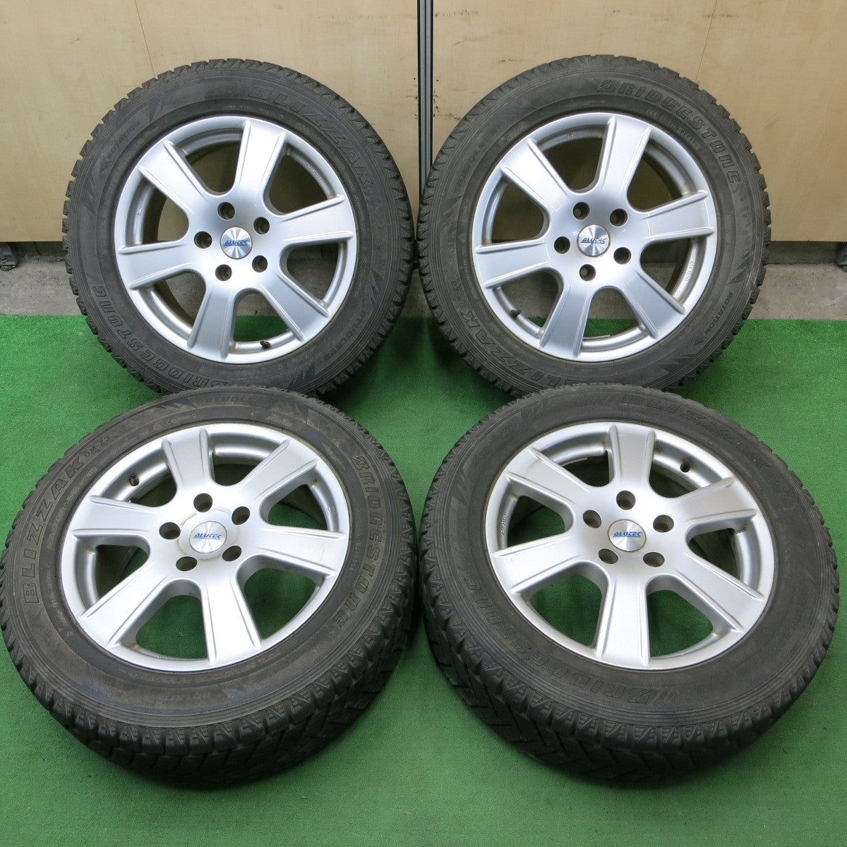 *送料無料* バリ溝！8.5分★ポルシェ 等 ALUTEC 255/55R18 スタッドレス ブリヂストン ブリザック DM-Z3 アルテック PCD130/5H★4071001ナス