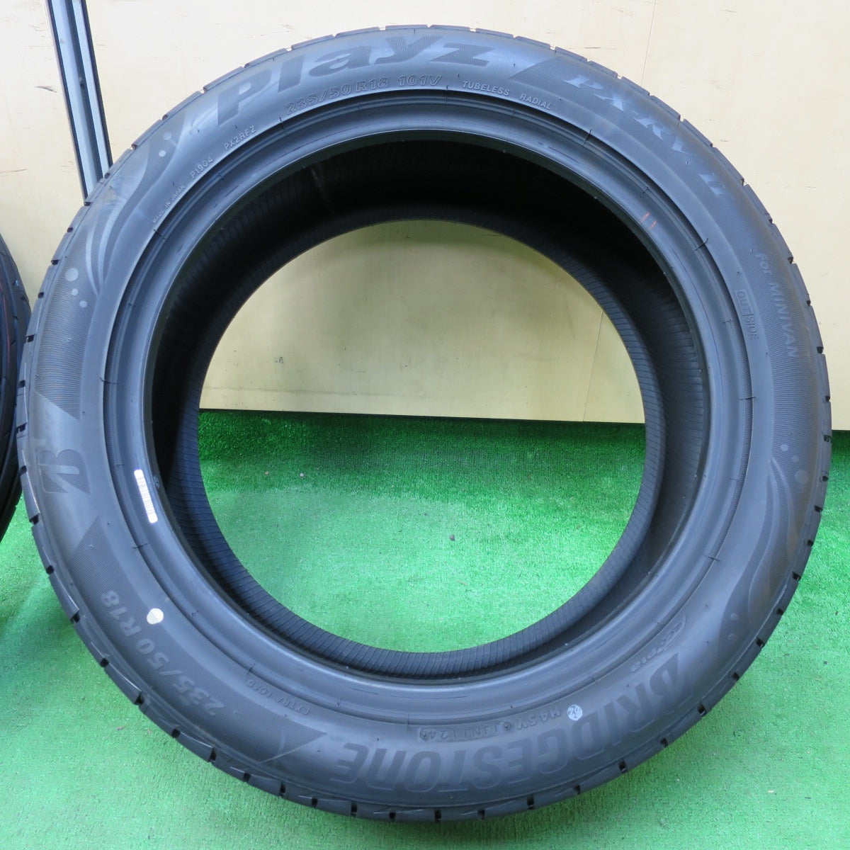 *送料無料* 未使用！24年★235/50R18 ブリヂストン プレイズ PX-RV2 タイヤ 18インチ アルファード ヴェルファイア 等★4061109イノタ