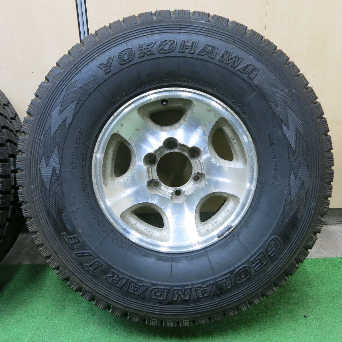 *送料無料* バリ溝！9.5分★トヨタ ランクル 80 純正 315/75R16 スタッドレス ヨコハマ ジオランダー i/T G072 16インチ  PCD139.7/6H★4062501ナス