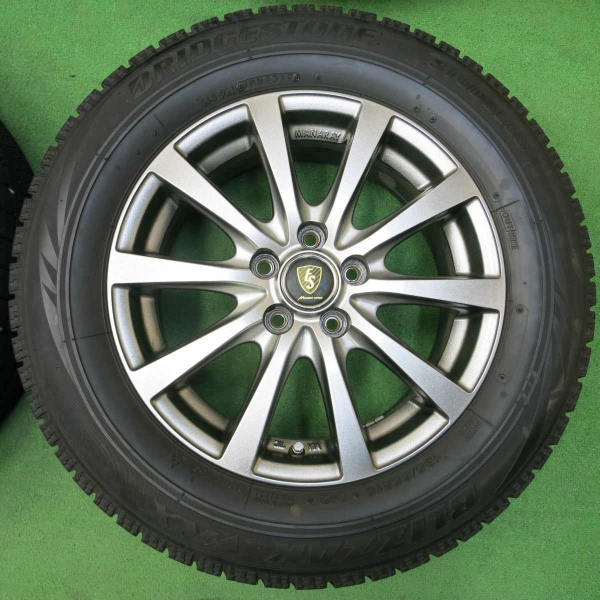 *送料無料* バリ溝！キレイ！8.5分★プリウス等 195/65R15 スタッドレス ブリヂストン ブリザック VRX MANARAY SPORT 15インチ PCD100/5H★4050102イス