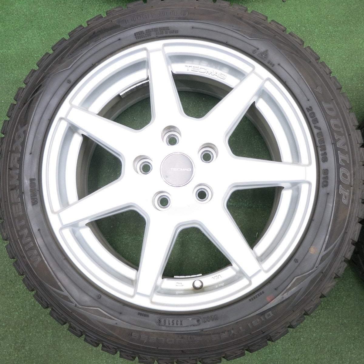 *送料無料* バリ溝！キレイ！9.5分以上★ワーゲン 等 TECMAG 205/55R16 スタッドレス ダンロップ ウインターマックス WM01 テクマグ PCD112/5H★4052708HAス