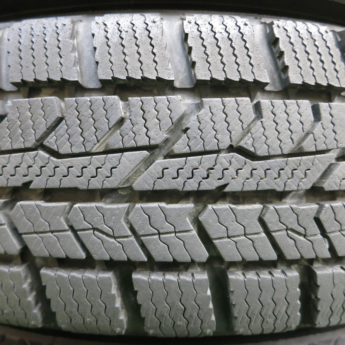 *送料無料* バリ溝！21年！キレイ！9.5分以上★スタッドレス 145/80R13 トーヨー オブザーブ GIZ2 AINOS アイノス 13インチ PCD100/4H★4041010イス