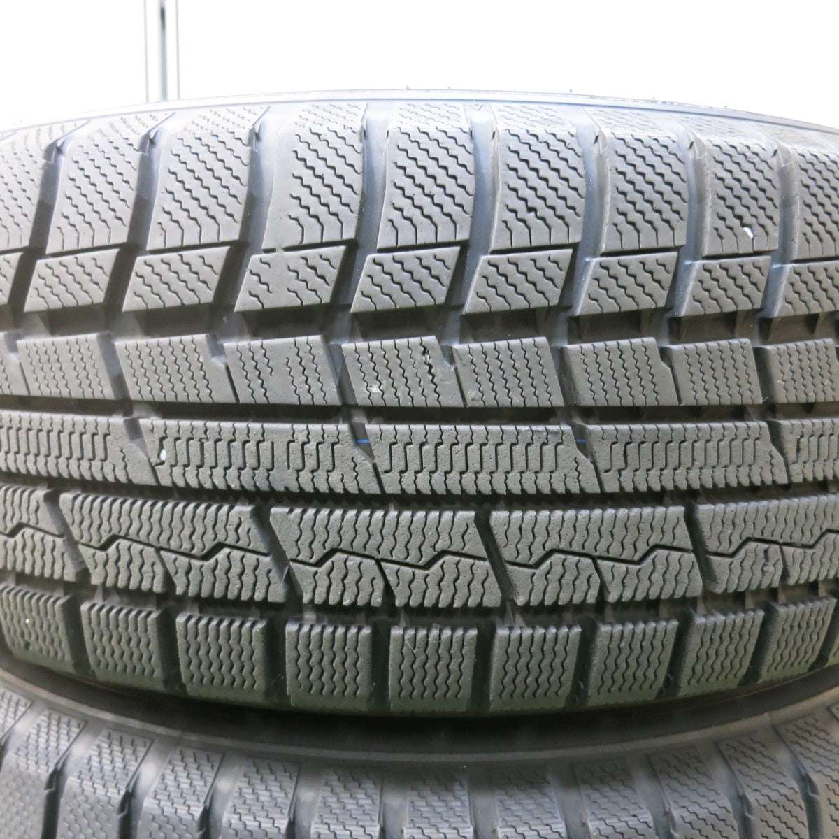 [送料無料] バリ溝！キレイ！9.5分★スタッドレス 225/65R17 トーヨー ウインター トランパス TX LAYCEA レイシア 17インチ PCD114.3/5H★4111904SYス