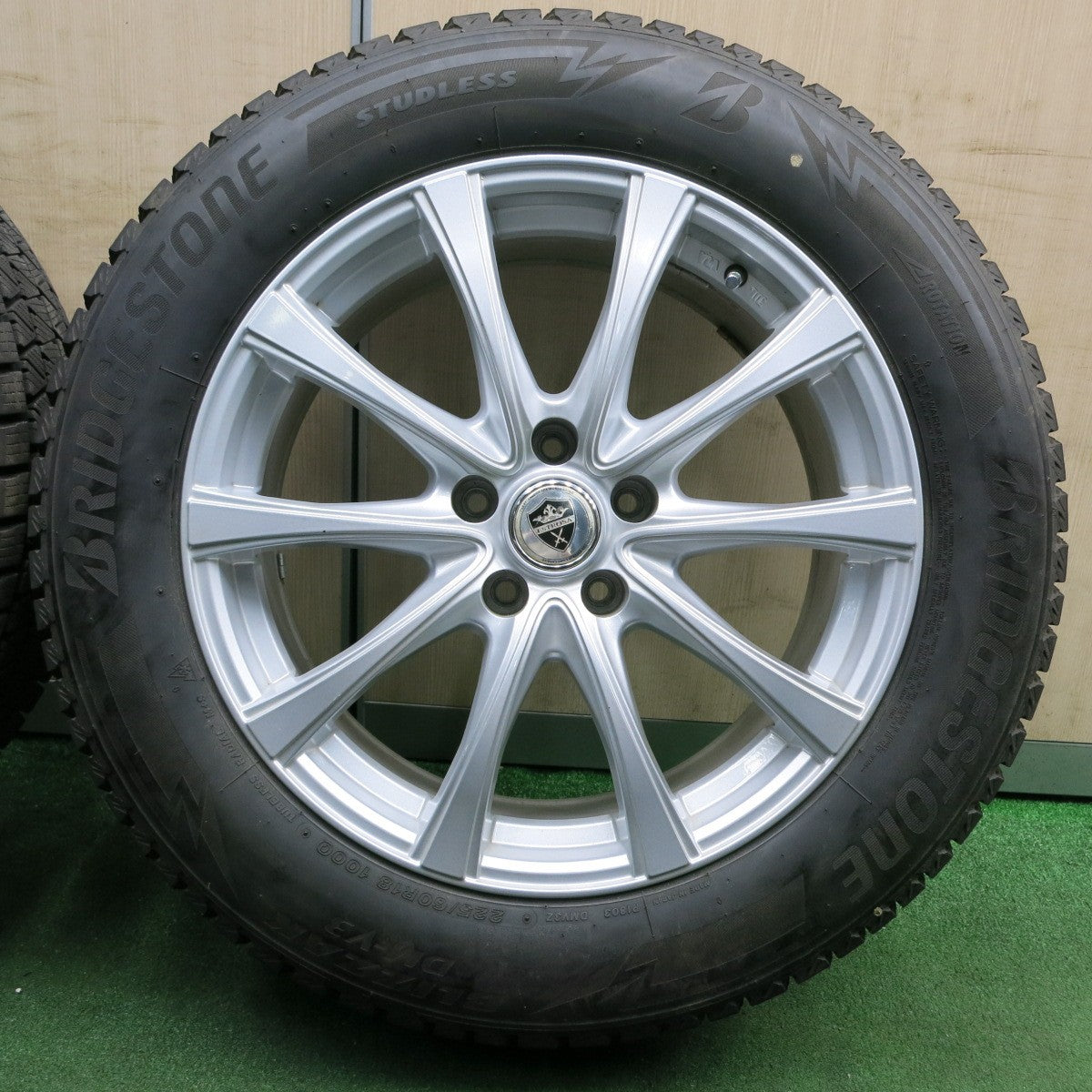 *送料無料* キレイ！21年★スタッドレス 225/60R18 ブリヂストン ブリザック DM-V3 ESTROSA エステローザ 18インチ PCD114.3/5H★4051002NJス