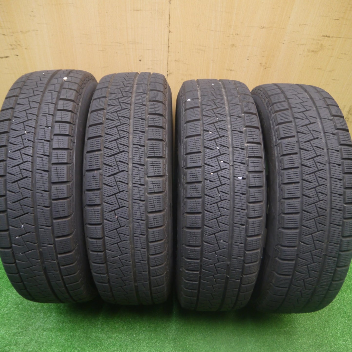 *送料無料* バリ溝！21年！キレイ！9.5分★スタッドレス 175/65R15 ピレリ アイスアシンメトリコ プラス DILETTO ディレット 15インチ PCD100/4H★4082706Hス