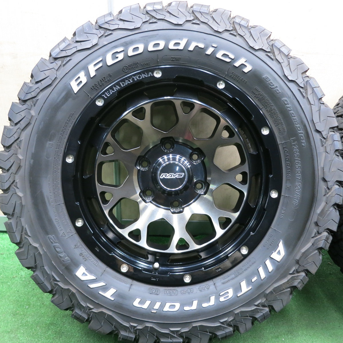 *送料無料* バリ溝！21年！綺麗！9.5分★RAYS TEAM DAYTONA M9 265/65R17 120/117S BFグッドリッチ All-Terrain T/A KO2 レイズ デイトナ PCD139.7/6H★4071102HAノ